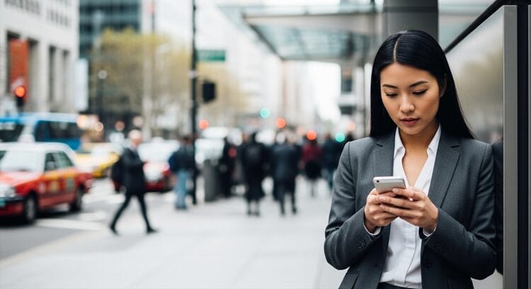 Visualization of urban professionals utilizing mobile breaks with DreameShort